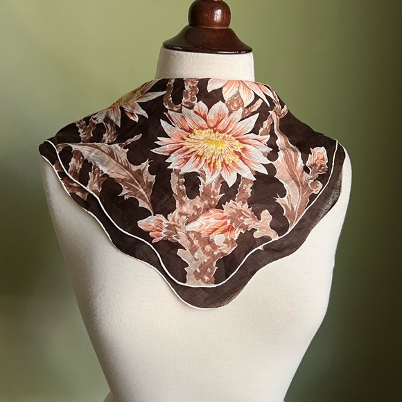 Cactus Flower Kerchief - Picture 3 of 8